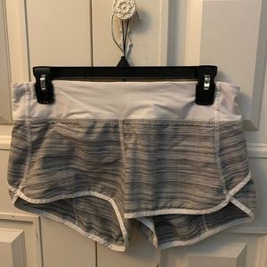 Lululemon 2.5” Speed Up Shorts Gray and White